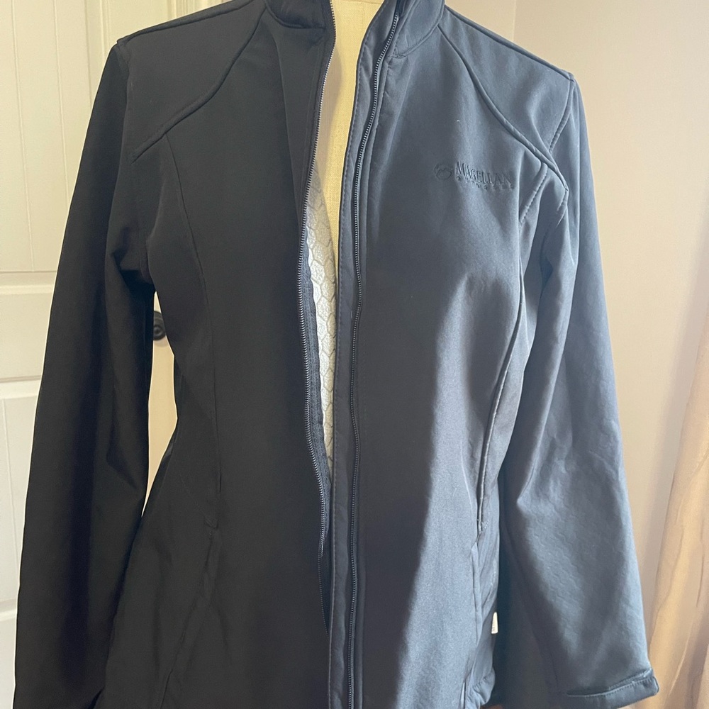 Magellan Outdoors Women's Black Utility Softshell Jacket size large like new